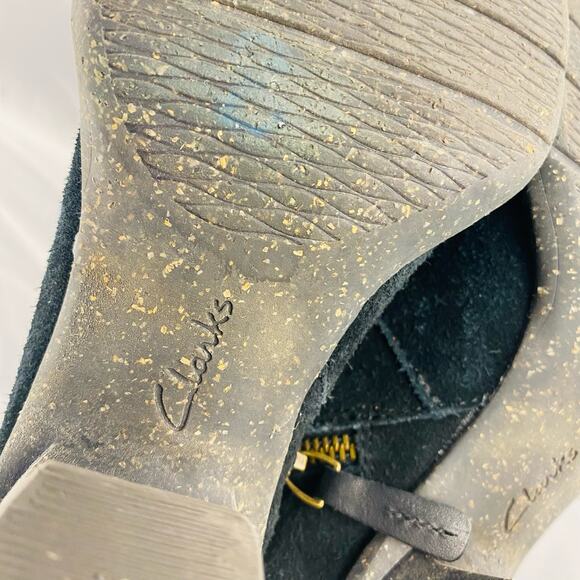 Unstructured by Clarks Black Suede Block Heel Ankle Booties Size 5.5 - Picture 7 of 8